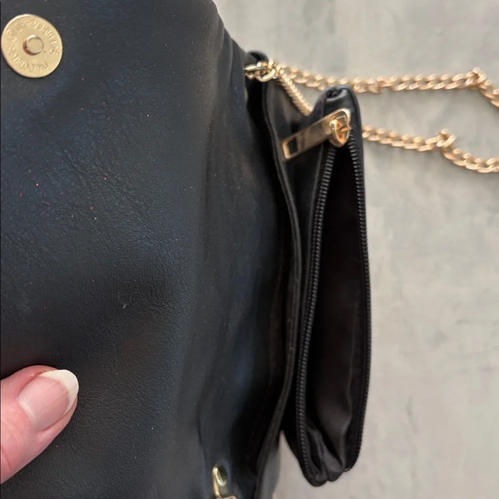 Boutique Vegan Leather bow detail bag clutch Crossbody bag/gold tone chain EUC